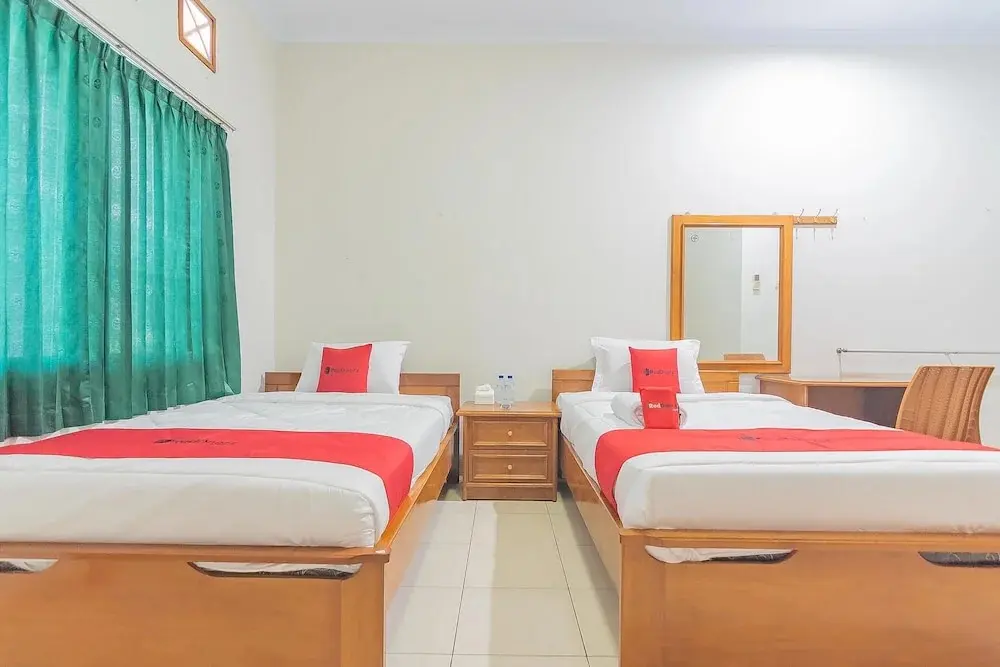 Чиребон: RedDoorz @ Pemuda Street Cirebon