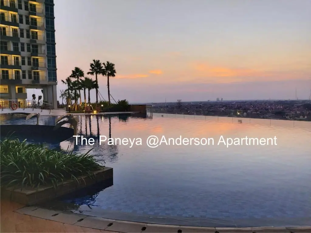 Сурабая: The Paneya @Anderson Apartment