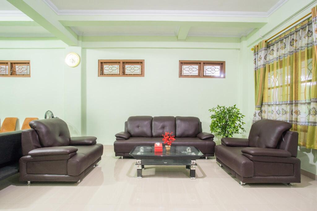 Батуретно: OYO 1419 Rhona Guest House Syariah