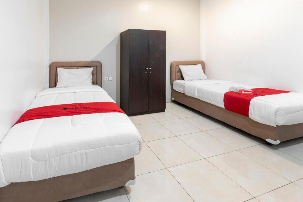 Сурабая: RedDoorz near T1 Juanda Airport