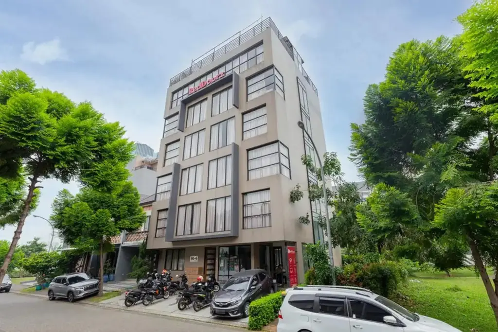 RedDoorz Plus near ICE BSD 2 — фото 1