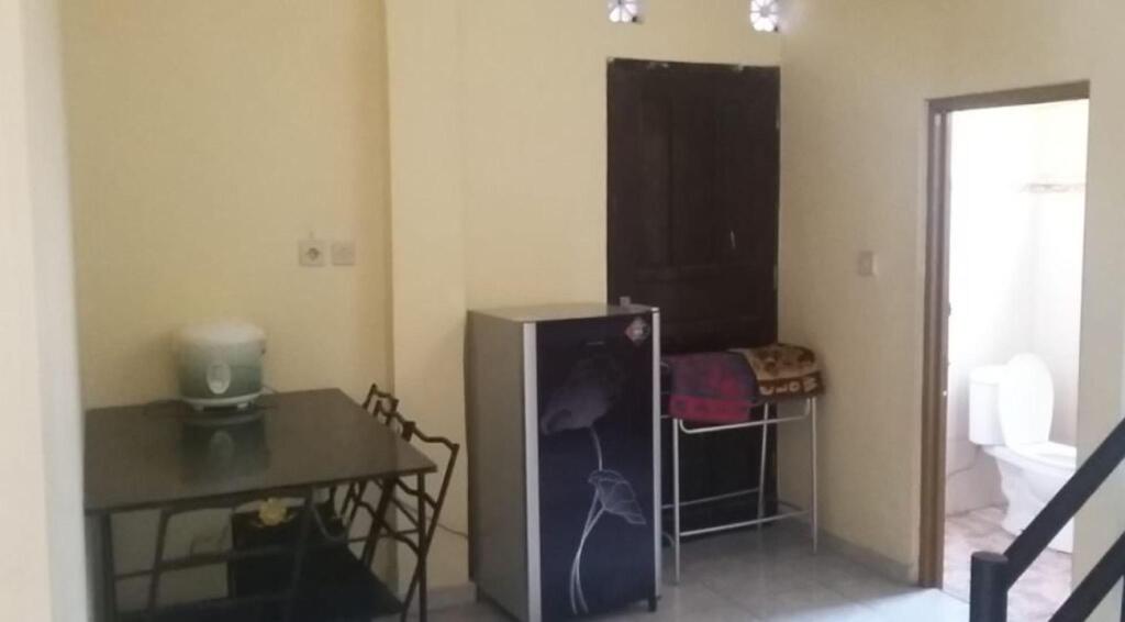 Бату: Rosi Homestay