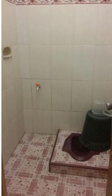 Бату: Rosi Homestay