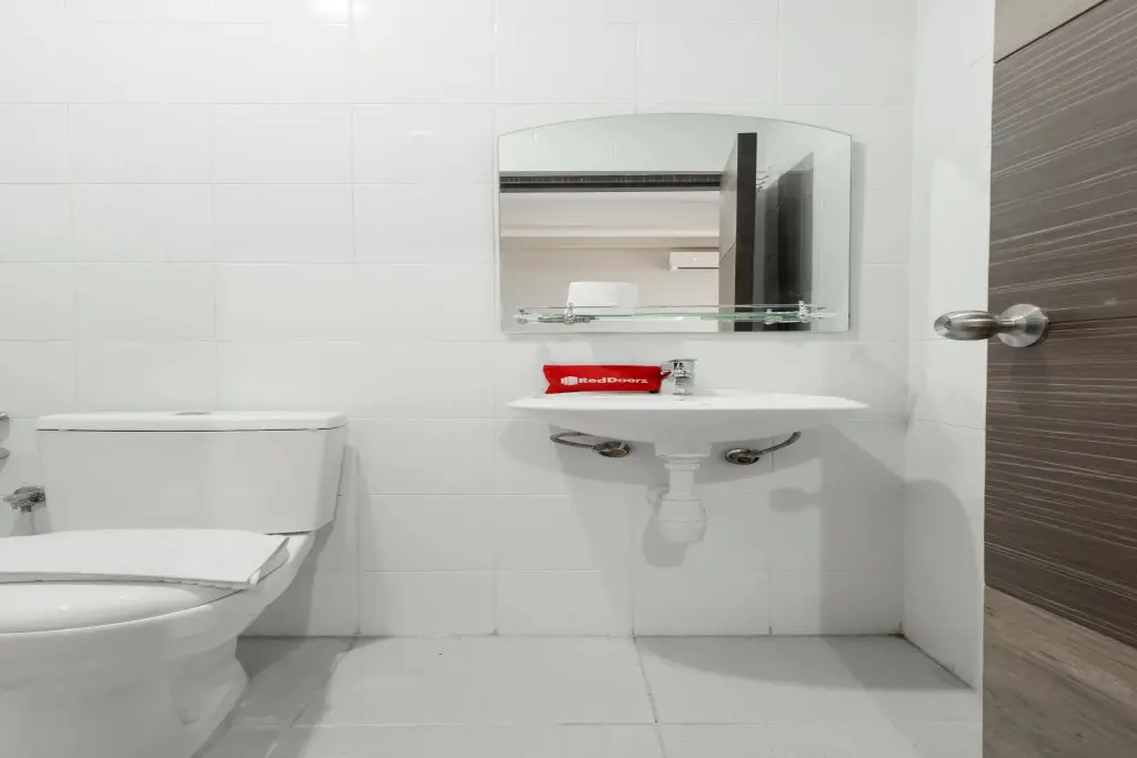 Сурабая: RedDoorz near Grand City Mall 2