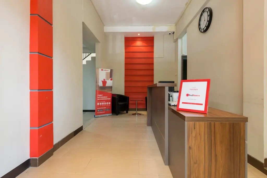 Сурабая: RedDoorz near Grand City Mall 2