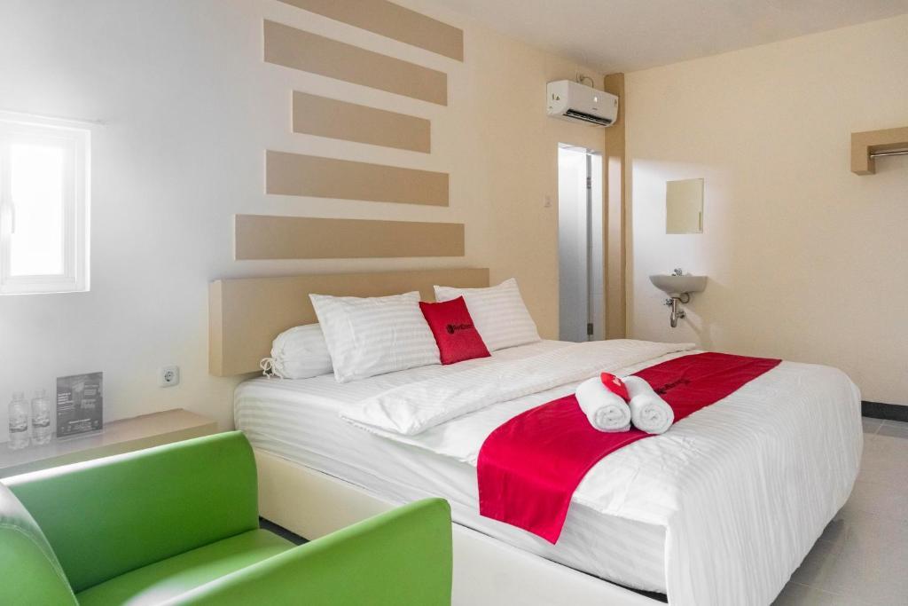 Медан: RedDoorz Plus near Millenium ICT Centre Medan 2