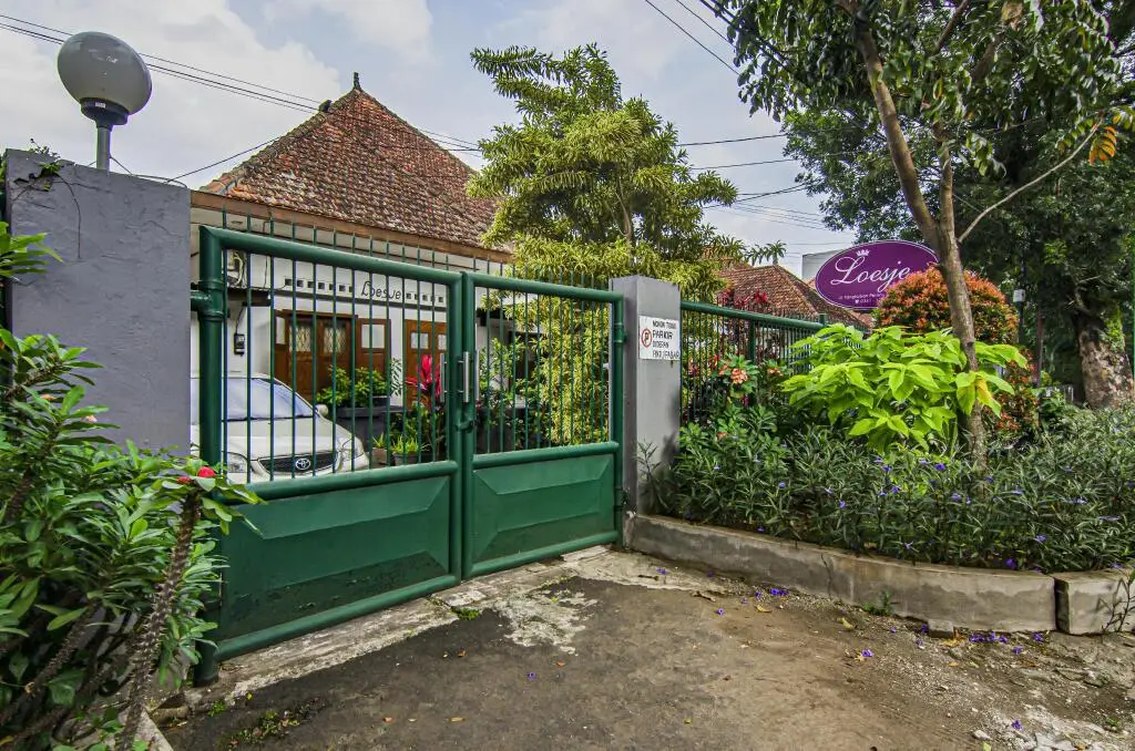 Маланг: Loesje Guesthouse