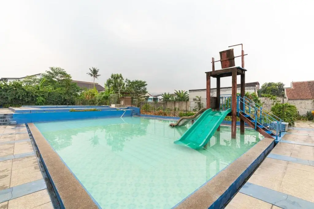 Бандунг: Koolkost syariah near Simpang Dago