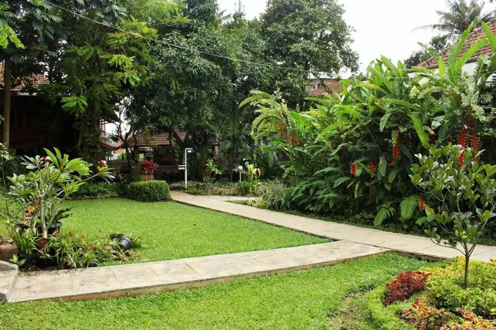 Бандунг: Koolkost syariah near Simpang Dago