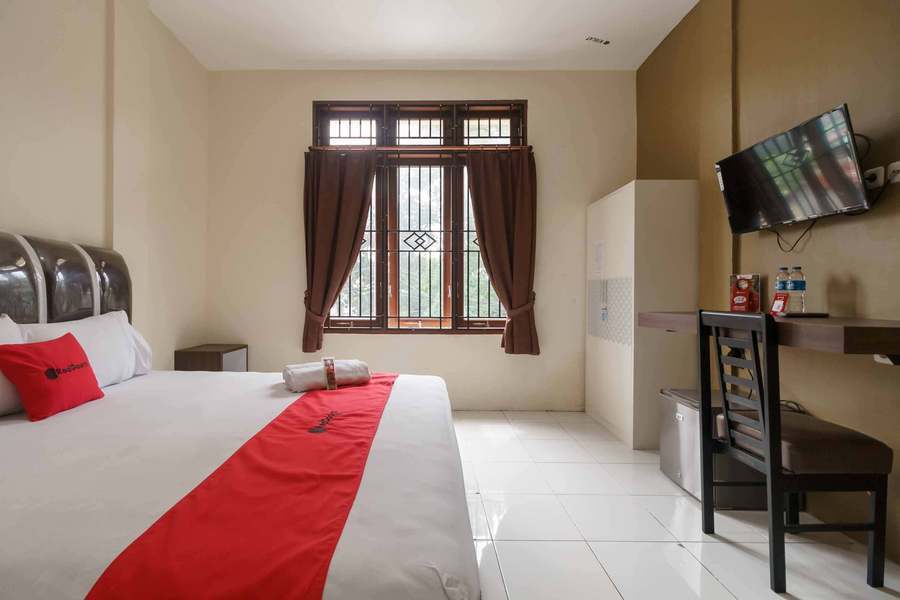 Медан: RedDoorz near RS Adam Malik Medan 2