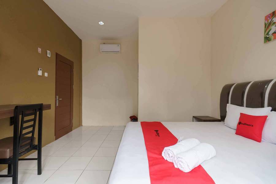 Медан: RedDoorz near RS Adam Malik Medan 2