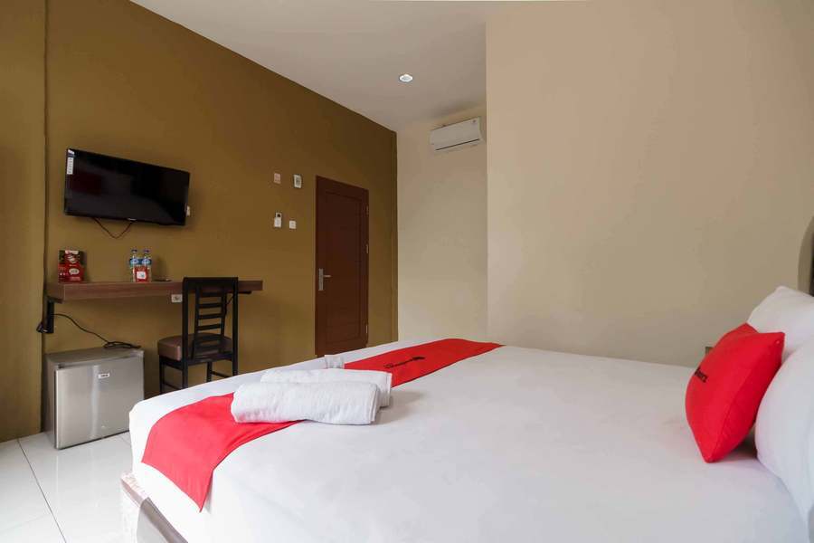 Медан: RedDoorz near RS Adam Malik Medan 2