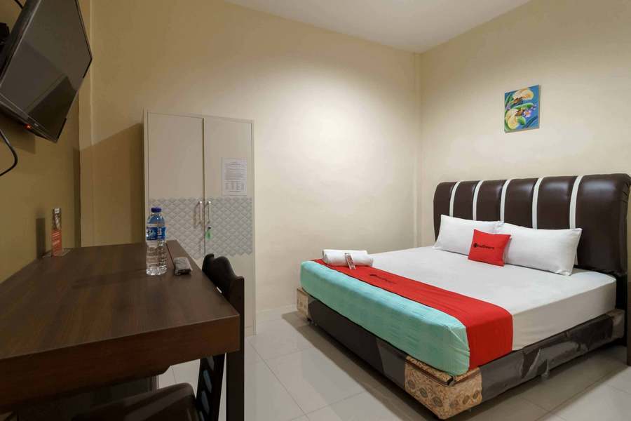 Медан: RedDoorz near RS Adam Malik Medan 2