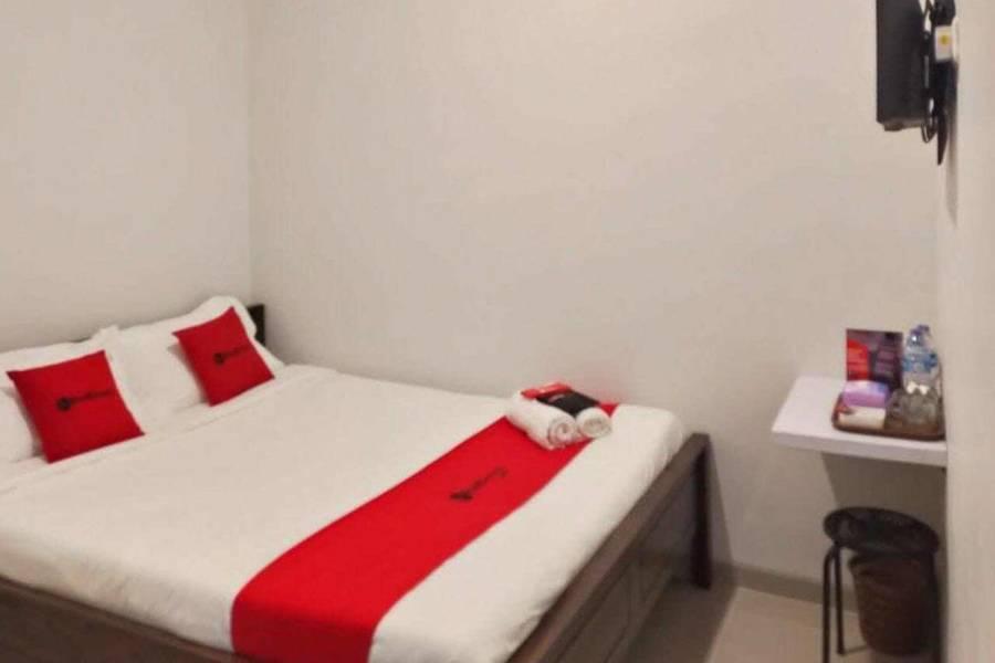 Сурабая: RedDoorz @ MERR Rungkut Jl. Gunung Anyar