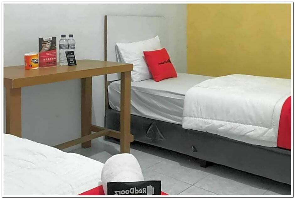 Медан: RedDoorz @ Simpang Pos Medan