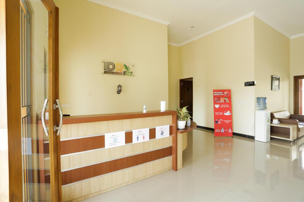 Суракарта: IDR Green Guest House Syariah RedPartner