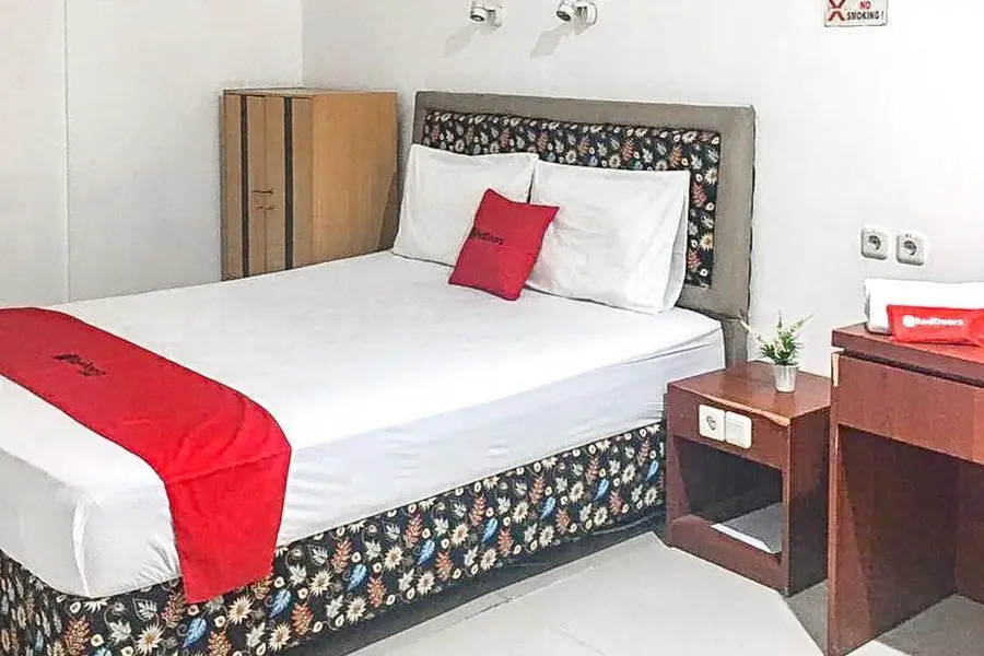 Сурабая: RedDoorz near Bukit Darmo Golf