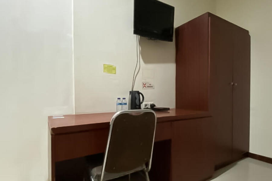 Сурабая: RedDoorz near Bukit Darmo Golf