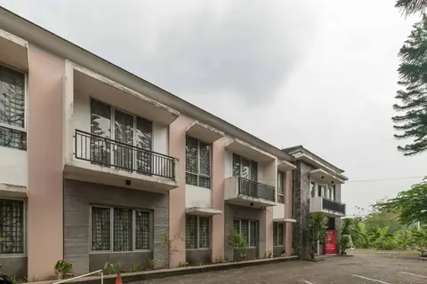 RedDoorz Syariah Plus @ Wisma Bougenville Karawaci — фото 1