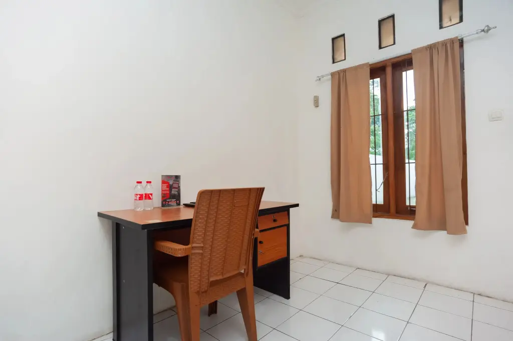Бекаси: RedDoorz Syariah Plus near Jatiwarna Toll Gate