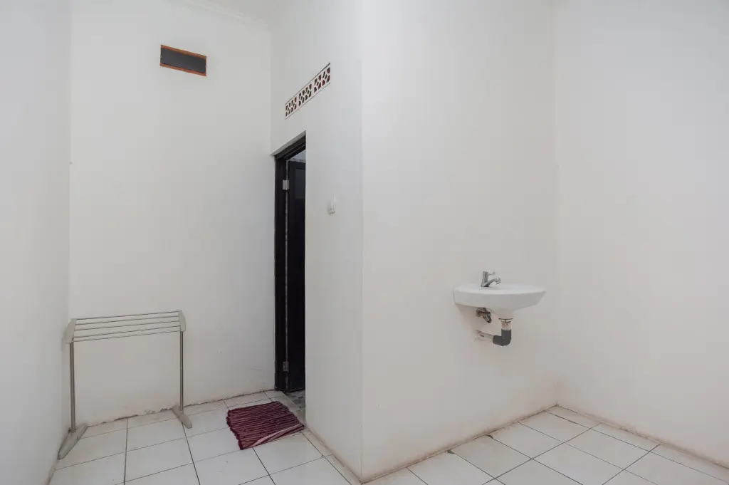 Бекаси: RedDoorz Syariah Plus near Jatiwarna Toll Gate
