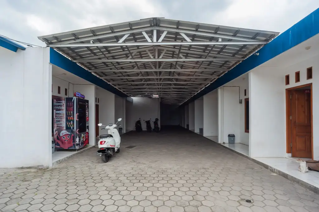 Бекаси: RedDoorz Syariah Plus near Jatiwarna Toll Gate