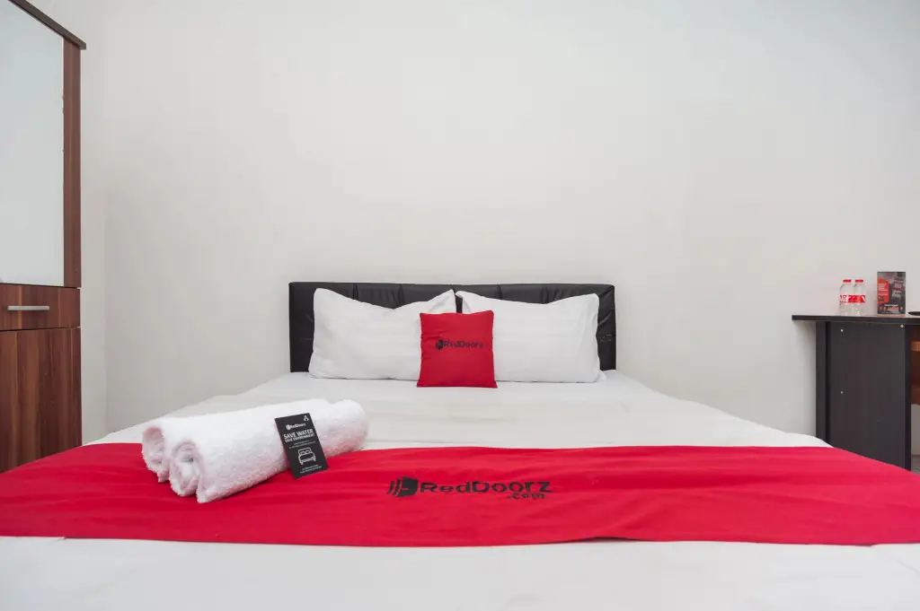 Бекаси: RedDoorz Syariah Plus near Jatiwarna Toll Gate