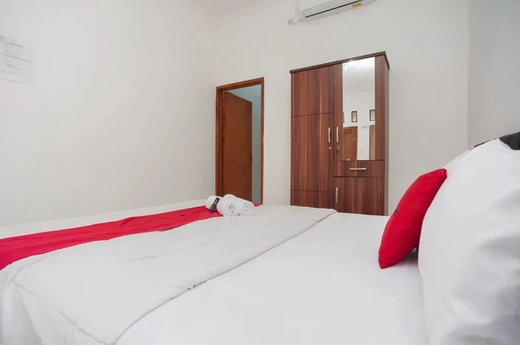 Бекаси: RedDoorz Syariah Plus near Jatiwarna Toll Gate