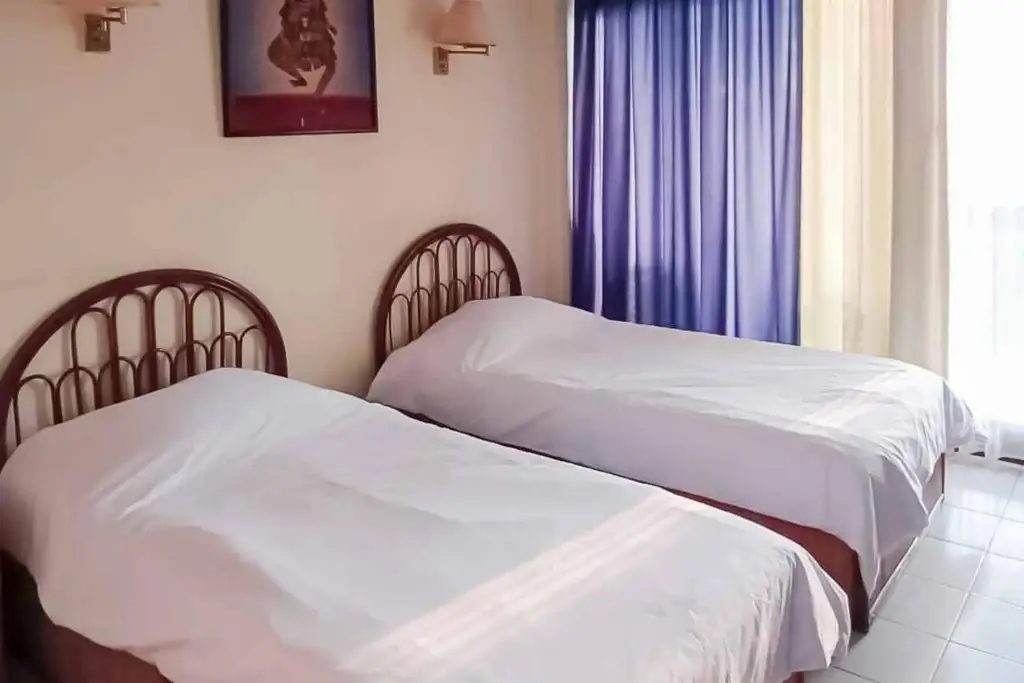 Аньер: RedDoorz Plus near Tugu Mercusuar Anyer