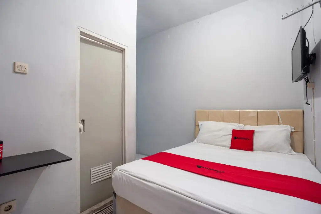 Депок: RedDoorz Syariah near Margonda Raya