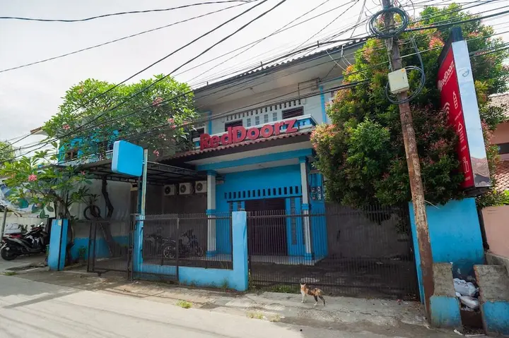 Депок: RedDoorz Syariah near Margonda Raya