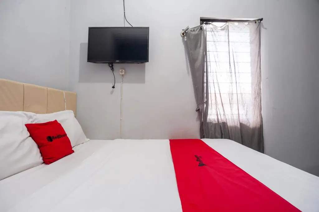 Депок: RedDoorz Syariah near Margonda Raya