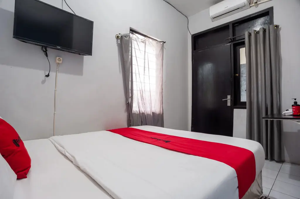 Депок: RedDoorz Syariah near Margonda Raya