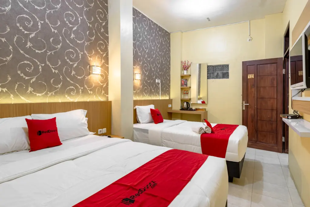Бату: RedDoorz near Dino Park
