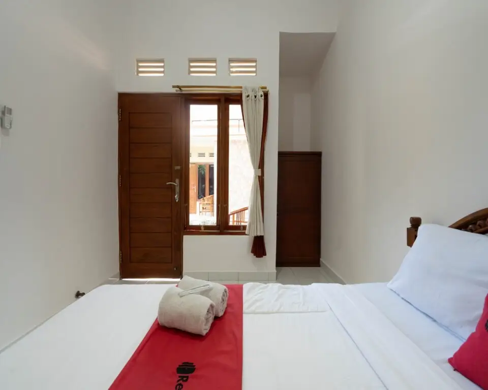 Умеаньяр: RedDoorz near Buleleng Harbour 2