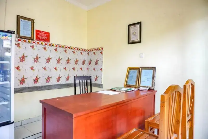 Умеаньяр: RedDoorz near Buleleng Harbour 2
