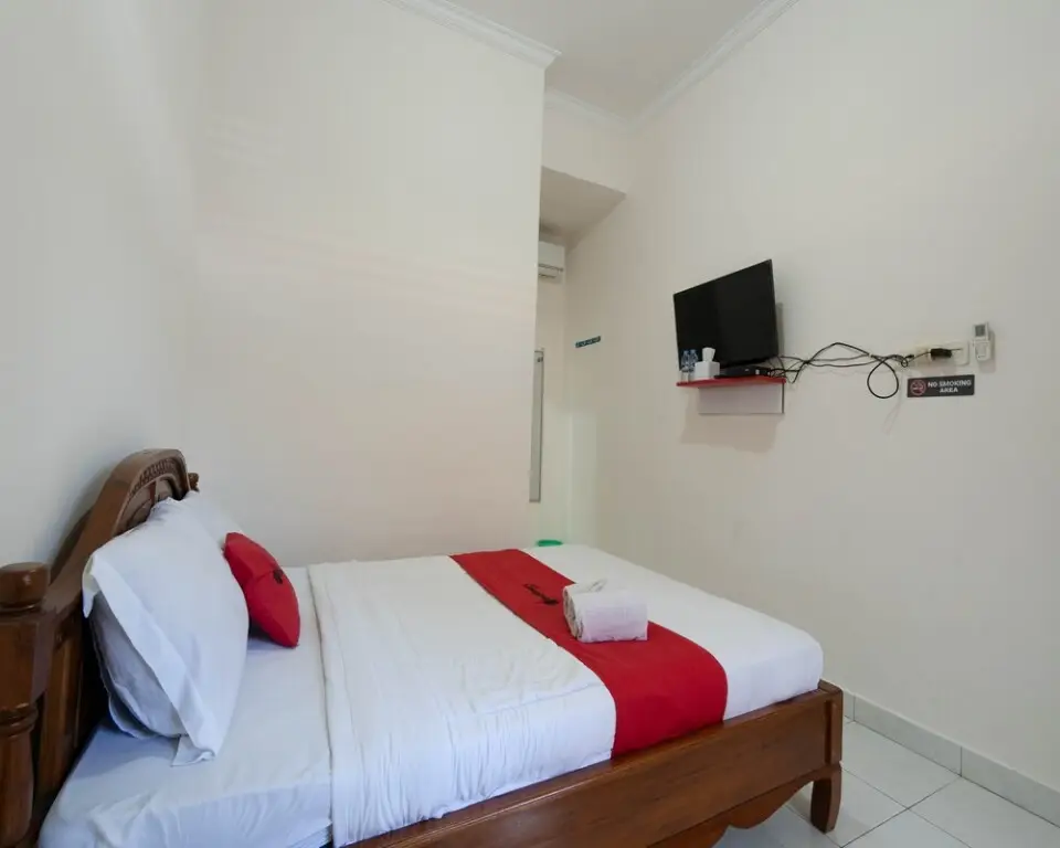 Умеаньяр: RedDoorz near Buleleng Harbour 2