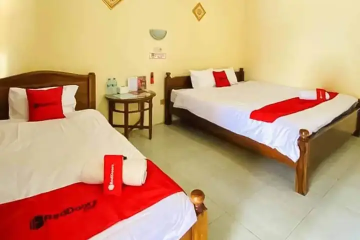 Сурабая: RedDoorz Syariah near T1 Juanda Airport 2