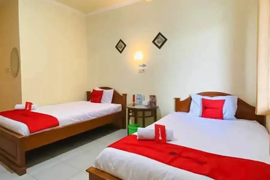 Сурабая: RedDoorz Syariah near T1 Juanda Airport 2