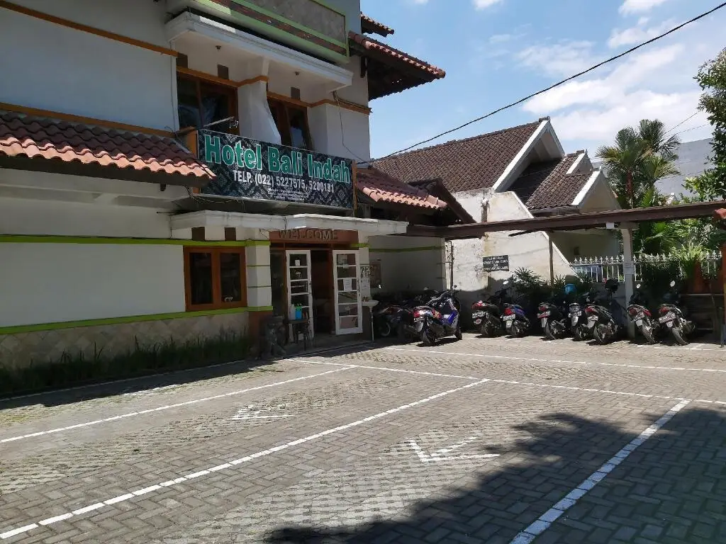 Бандунг: New Bali Indah Hotel Bandung