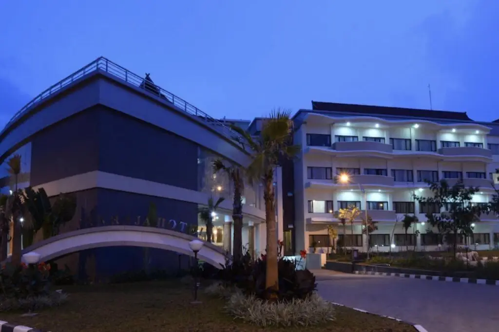 Палу: Sutan Raja Hotel & Convention Palu