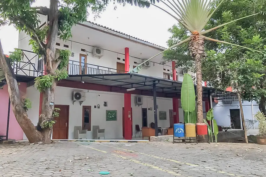 Чиребон: Rumah Panggung Guest House Syariah RedPartner