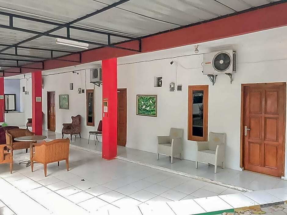 Чиребон: Rumah Panggung Guest House Syariah RedPartner