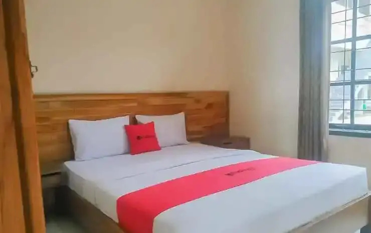 Сисолок: RedDoorz @ Pantai Pelabuhan Ratu 2