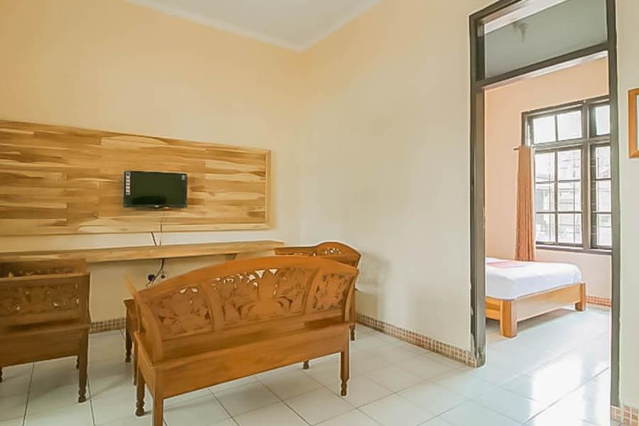 Сисолок: RedDoorz @ Pantai Pelabuhan Ratu 2