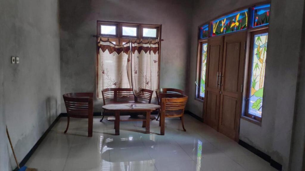 Батуретно: Homestay Joglo Sudiatmojo
