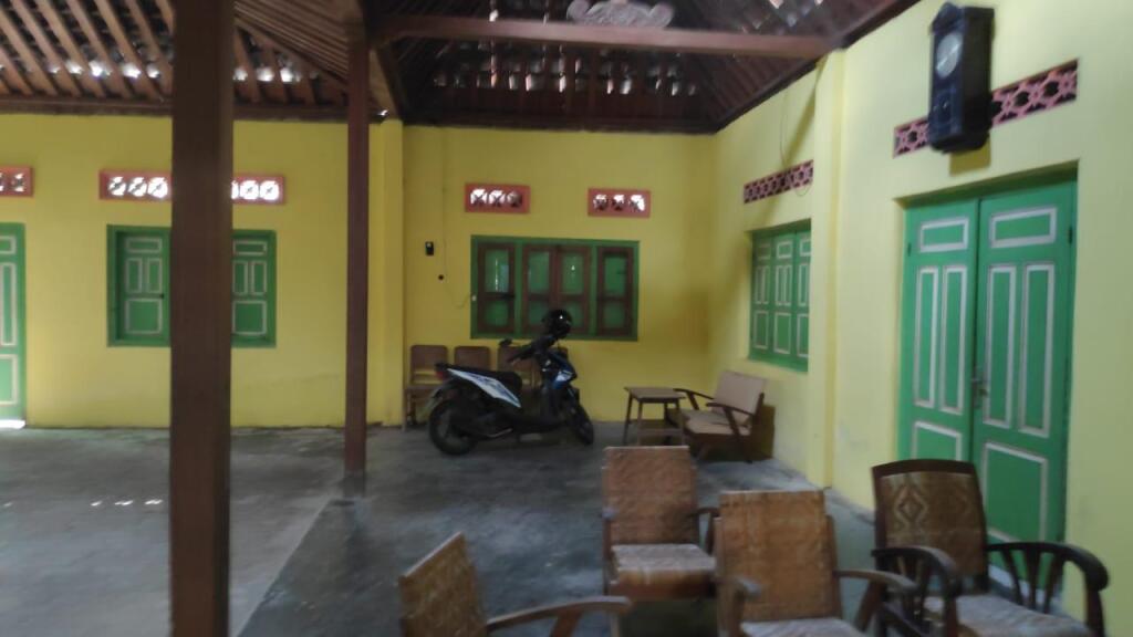 Батуретно: Homestay Joglo Sudiatmojo