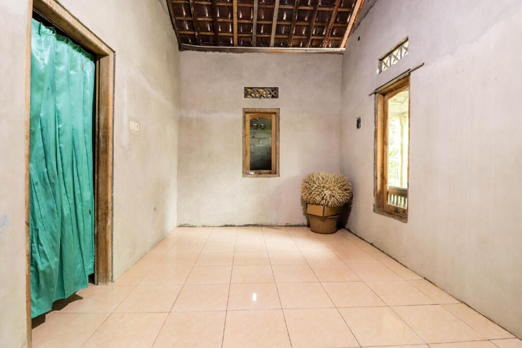 Батуретно: Ana Homestay Syariah