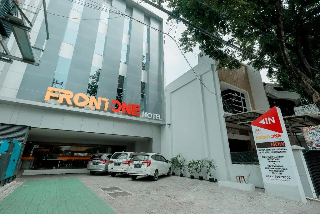 Front One Hotel Gresik — фото 1