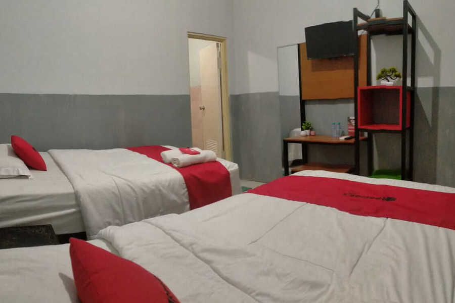 Суменеп: RedDoorz Plus near Alun Alun Sumenep